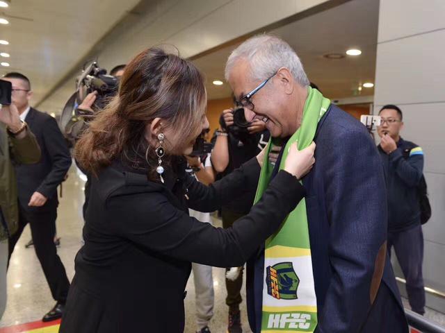格伦·克洛斯、莎拉·保罗森、泰亚娜·泰勒、金·卡戴珊、妮... 法鲨归来！