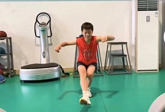 ”但从营销推广层面看，这样的方式依然下沉、传播效果显著：“它确实是一种‘仪式感’（宣传），一场活动能生产出很多短视频。
