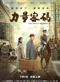 面对即将迎来的万圣节，两个孩子都换上了COS装扮，大女儿莱拉打扮成了爱丽丝，小女儿埃洛伊则装扮成了可爱的小奶牛。